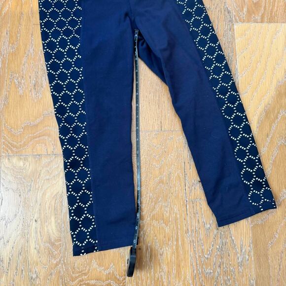 Navy blue athleta capri leggings laser  cut  small - Picture 4 of 6